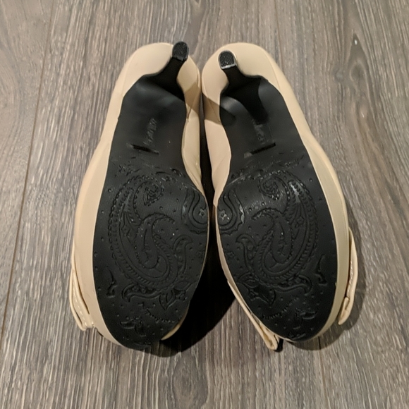 BNWOT Dollhouse Platform Heels with Bow - Picture 3 of 4